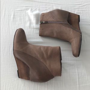 Vince Camuto Shoes - Vince Camuto Wedge Heels Vince Camuto Shoes - Vince Camuto Wedge Heels